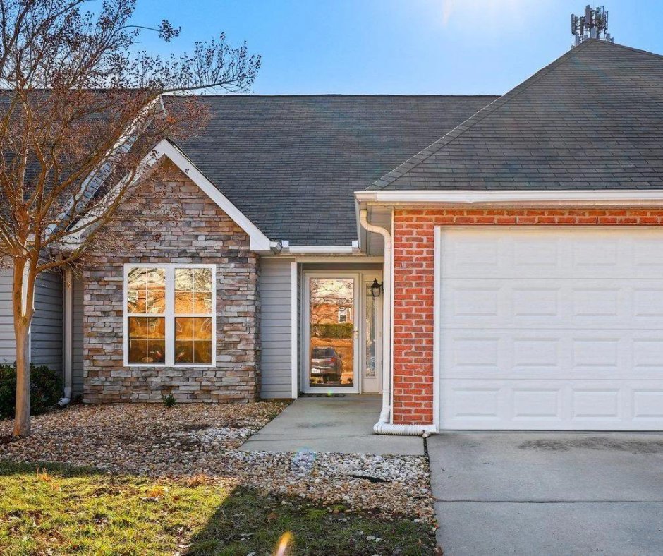 🥰To most people, 💰affordability matters when it comes to shopping for a home to buy. Trying to stick to a budget of under $300,000? Here is a list of 🏠properties in #Raleigh to consider ➡️ bit.ly/3xMCL2U 

#raleighnc #raleighrealestate #raleighrealtor #raleighhomes