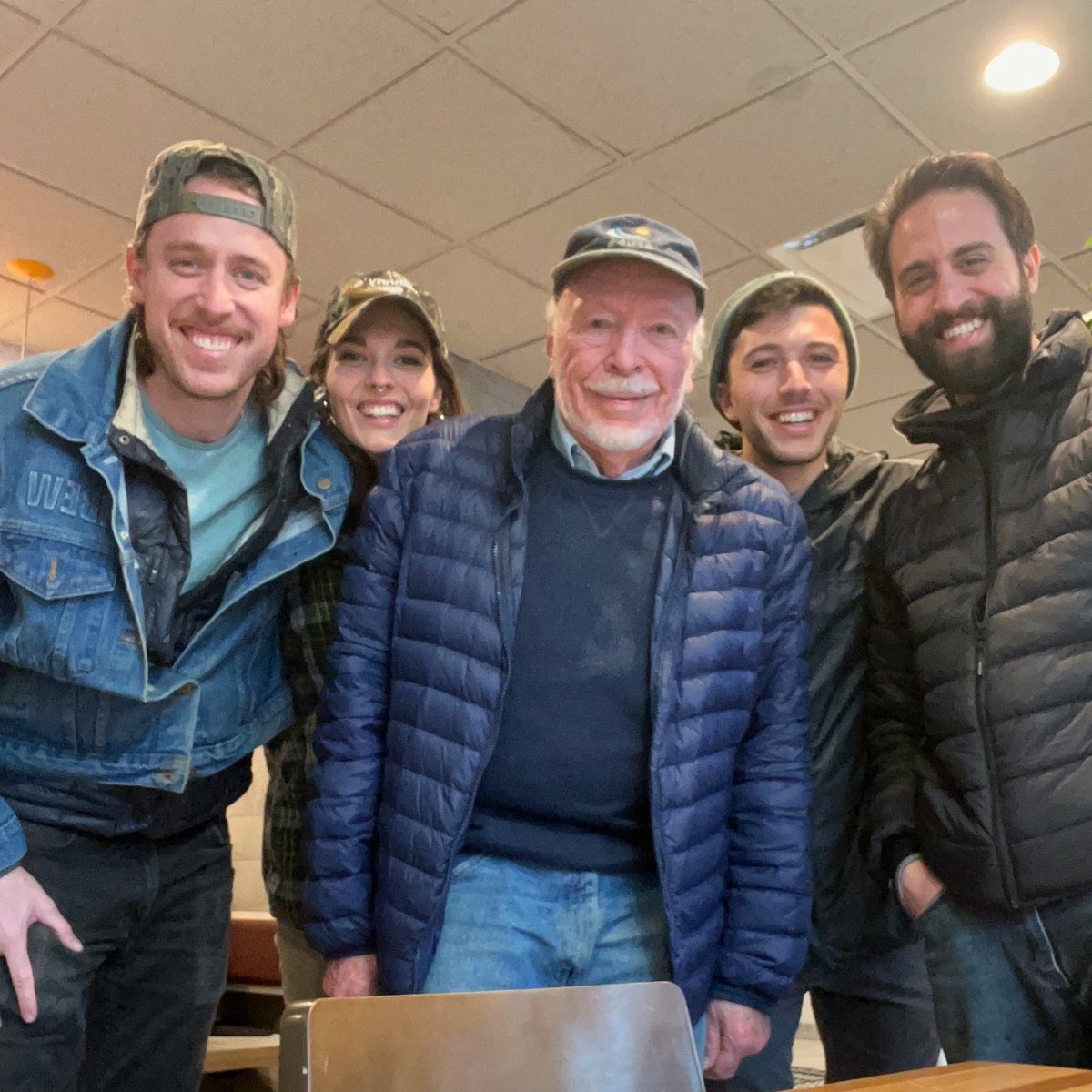 Independent media doing a MUCH better job than anyone else covering East Palestine.

Today <a href="/JonFarinaPhoto/">Jon Farina</a> and I ran into <a href="/heyjohnrussell/">John Russell</a> and <a href="/jessicaroi99/">jessica roi</a> who are also doing some great work here. We also made friends with a local gentlemen enjoying his lunch 😅