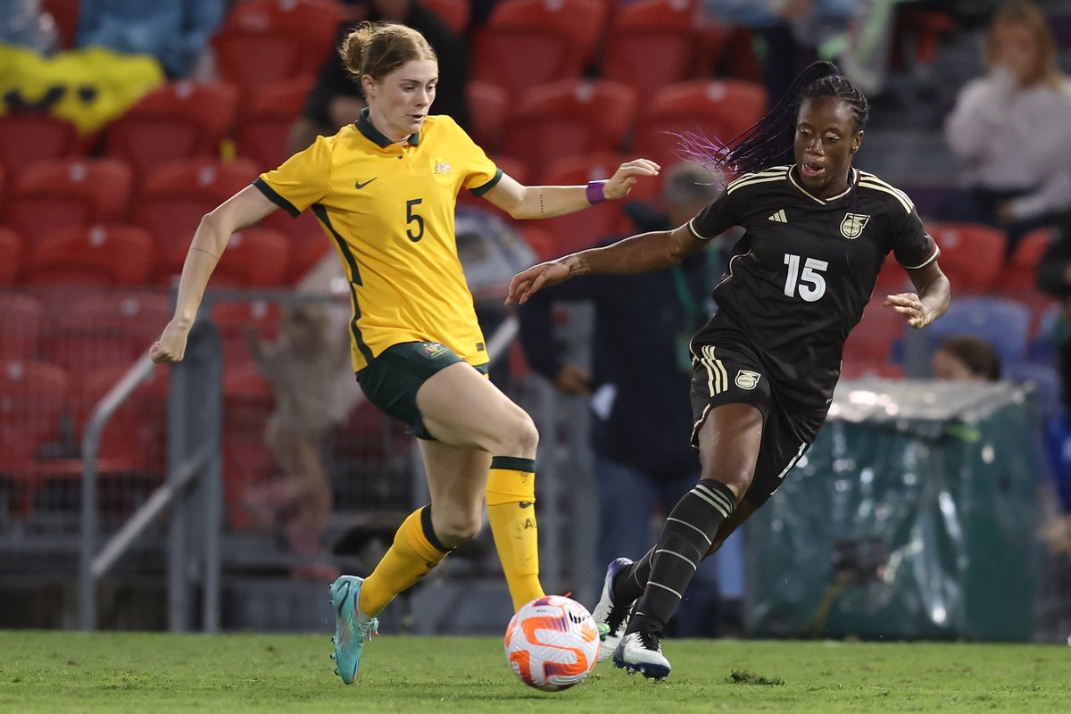 An Irish debut for Deborah-Anne de la Harpe and another solid performance in a Matildas shirt for Cortnee Vine last night 🇮🇪🇦🇺

📸 <a href="/FAIreland/">FAIreland</a> // <a href="/TheMatildas/">CommBank Matildas</a> 

#SydneyIsSkyBlue