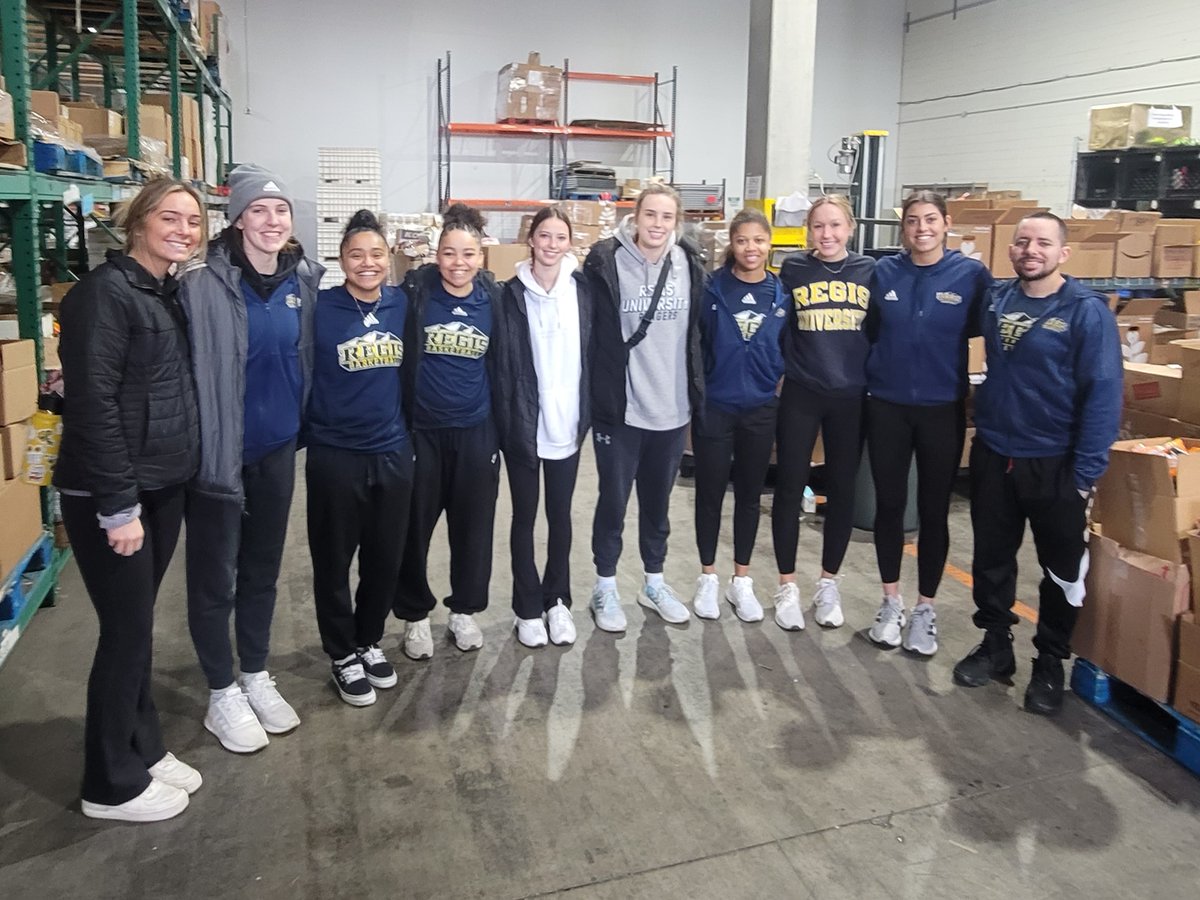 RegisRangersWBB's tweet photo. Happy National DII Day!
Proud to be competing and a part of a community bigger than just ourselves!
#DIIDay
#RangerUp https://t.co/H8GeTGPYVM