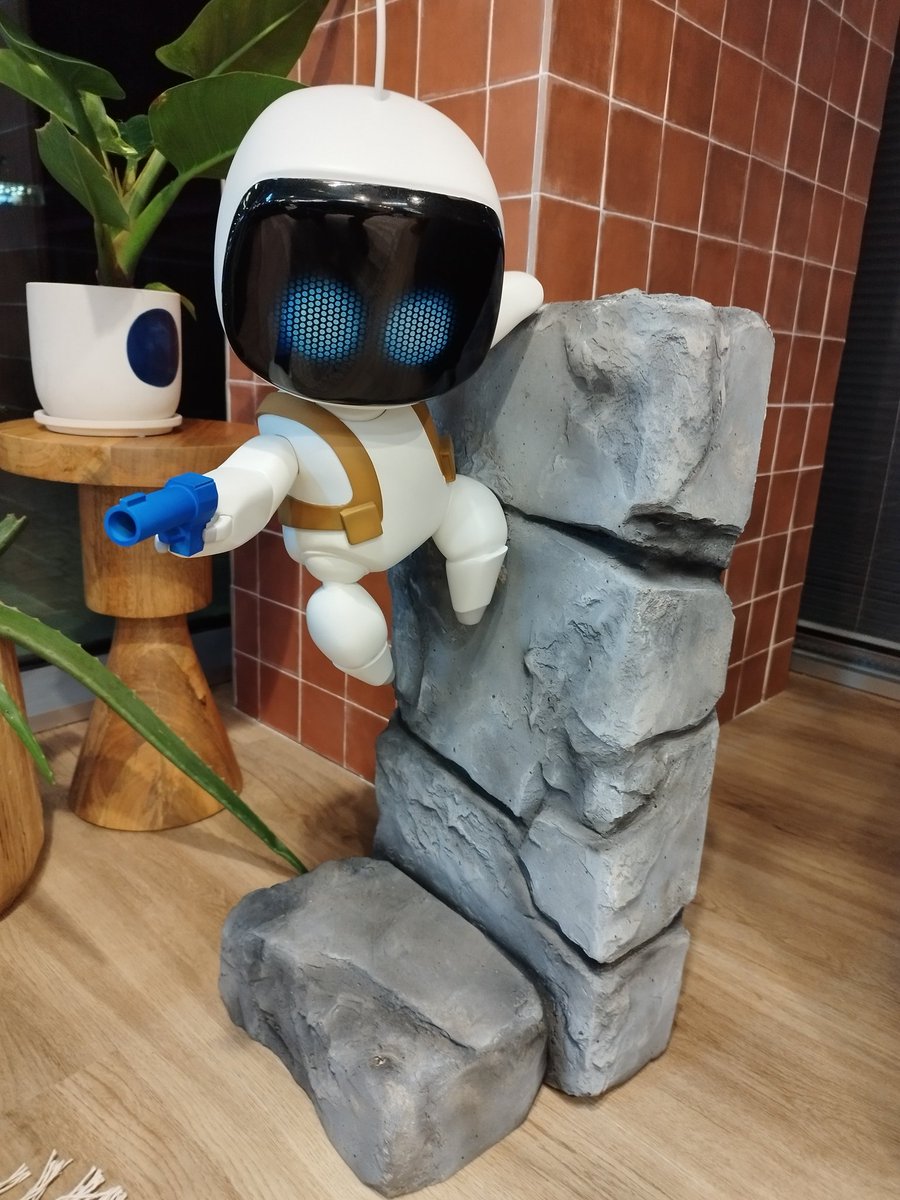 LuismiLorente's tweet photo. Me he enamorado MUY FUERTE de todos los Astro 😍😍😍

Por favor que anuncien mañana en el State of Play #AstroBot2 para #PSVR2 🙏🙏 https://t.co/fyfVBNWUON