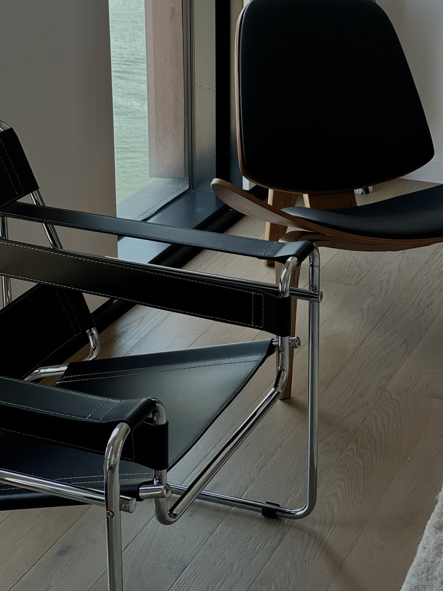 GuangChenchen's tweet image. Home Sense Sharing

Wassily Chair
Shell Chair🖤

#wassilychair 
#shellchair 
#carlhansenandson 
#vintagefurniture 
#homesense
#homestyling