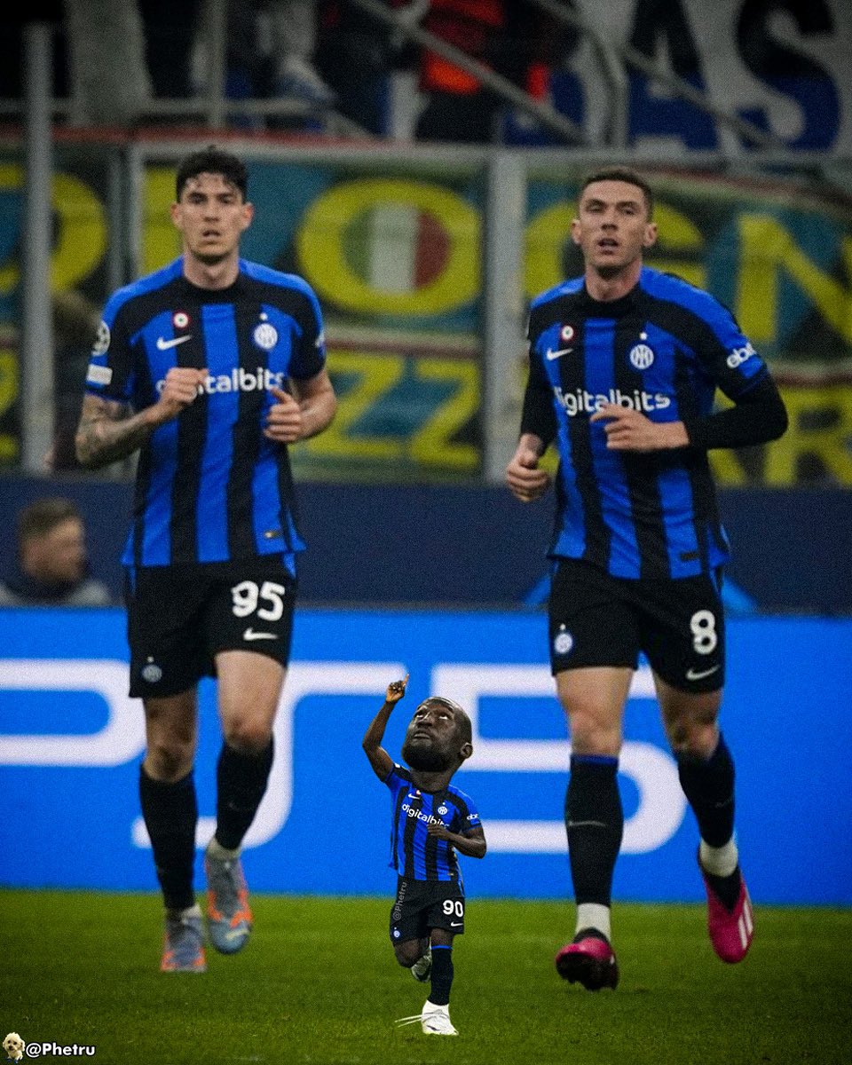 Phetru's tweet photo. ๐ฅ R O M E L U L U K A K U ๐ฅ
Romelu Lukaku scored in the 86th minute to give Inter a 1-0 first-leg win vs Porto.
#INTPOR | #InterMilan | #Phetru๐ https://t.co/07iLZE08Q7