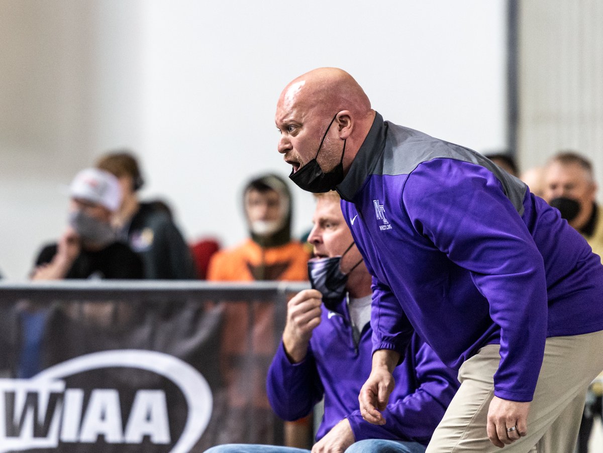 JTHart23's tweet photo. Reflecting a bit today on how much I've learned as a photographer the past year. These two coach photos were taken on the same mat in the same spot of the Tacoma Dome exactly one year apart. https://t.co/uLlwsJKfYk