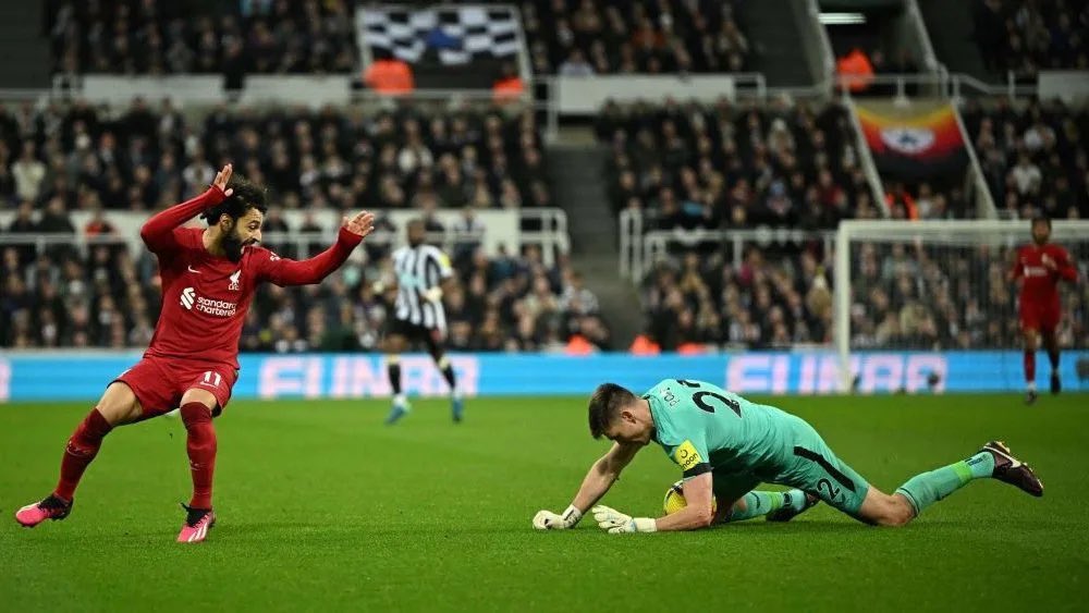 WTBUSports's tweet photo. Matchweek Moments: Nick Pope’s crucial handling miscue against Liverpool cost him his spot in the Carabao Cup Final for Newcastle. @IanKatan on two teams trending in opposite directions (📸: NBC Sports): https://t.co/4sgtToKKCn https://t.co/7t8TBgBVmx