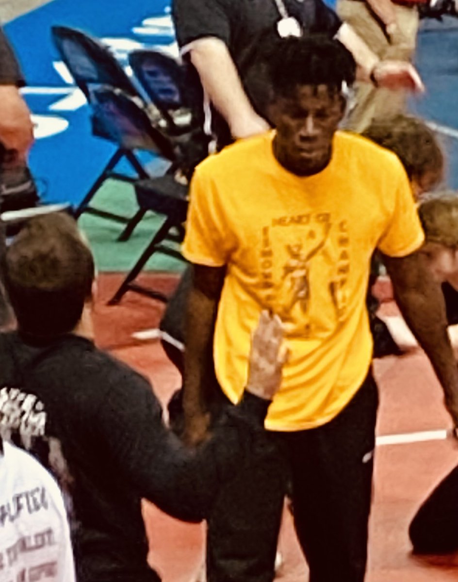 Dialed in and ready to go!
Josiah showing tribute to the great Esmond Ford as he prepares for a big night on the mat! 
Let’s go Josiah!! #AfftonStrong 
⁦<a href="/AfftonSchools/">Affton Schools</a>⁩