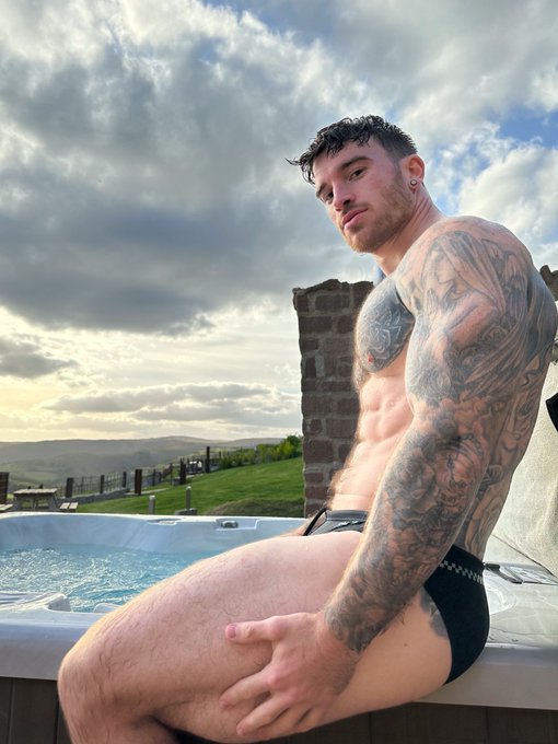 Click https://t.co/3x6d7ZPEFy for my adult content 🔞😏 https://t.co/nCsrQFmBeO