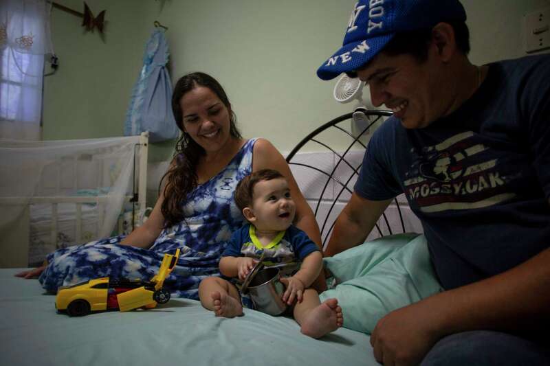 ARodriguezAP's tweet photo. Población cubana decrece y envejece, situación q se agudiza con las salidas del país. Estimular la fecundidad? Atraer a los #emigrados? https://t.co/ykje8qDrfT #Cuba @turylevy @JuanCarlosAFF @CubaONEI https://t.co/cXdGY5hedp