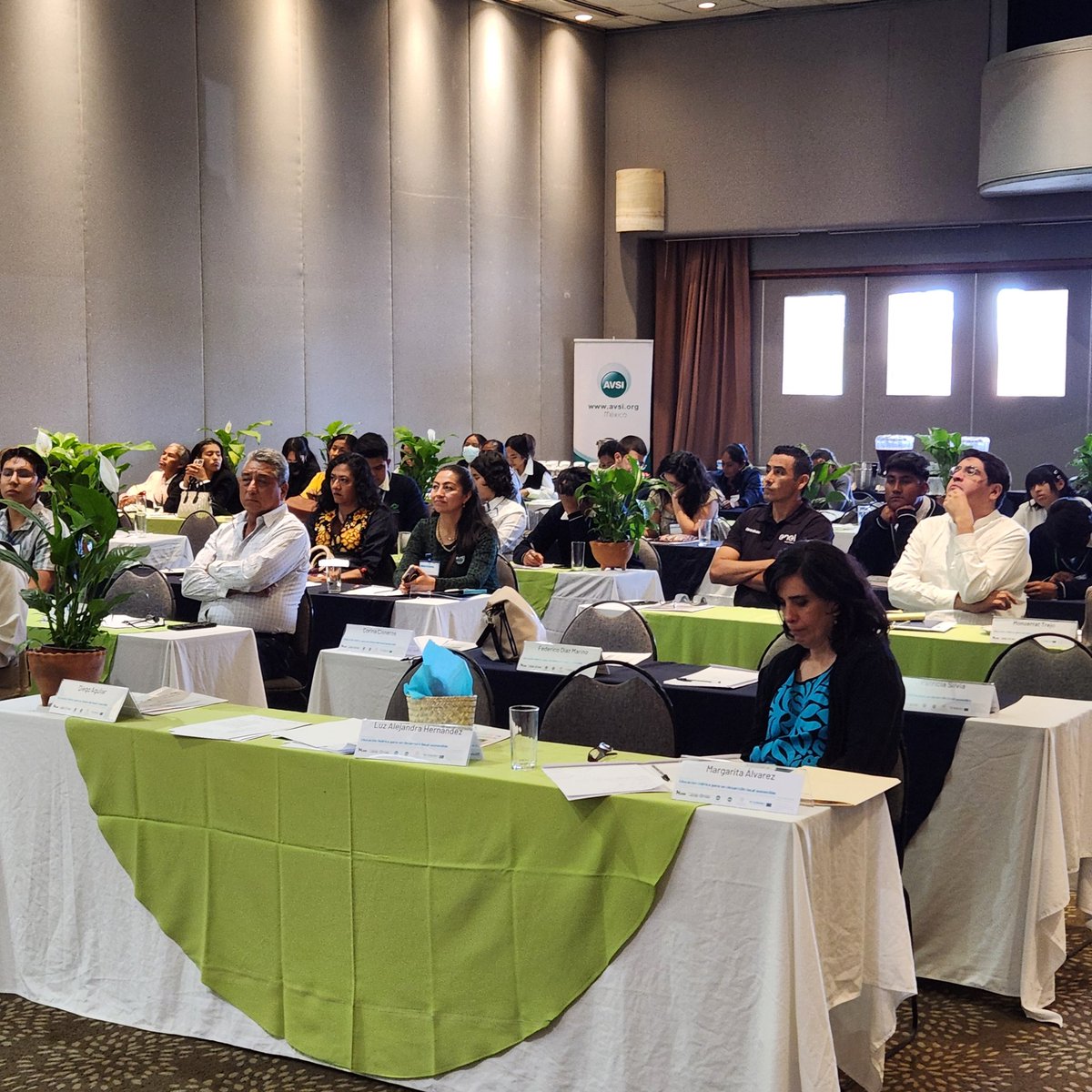 ✅️Termina el día 1 del Congreso 'Educación Ambiental y Gestión Integral del Agua', en un auditorio lleno en Oaxaca, México.

Cofinanciado por @ADELANTE_UE_ALC e impulsado por @AvsiMexico, @FondazioneAVSI, @SERI_Tucuman, @Unibo y @LaFundacionLeon 

#CooperacionTriangular 🇲🇽🇮🇹🇦🇷