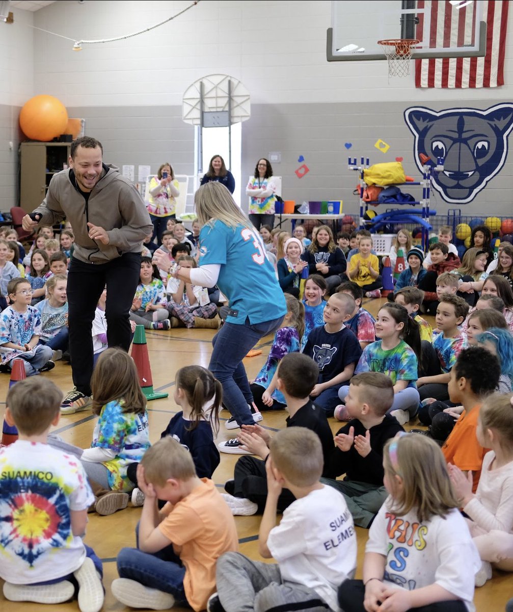 MarkSmith_HSSD's tweet photo. Big thank you to @AI_XLV for taking the time to speak to our @HSSD students! Your insights and advice on leadership and hard work are truly inspiring. #7crucibles #motivation #grateful https://t.co/DBVud1zw4Y