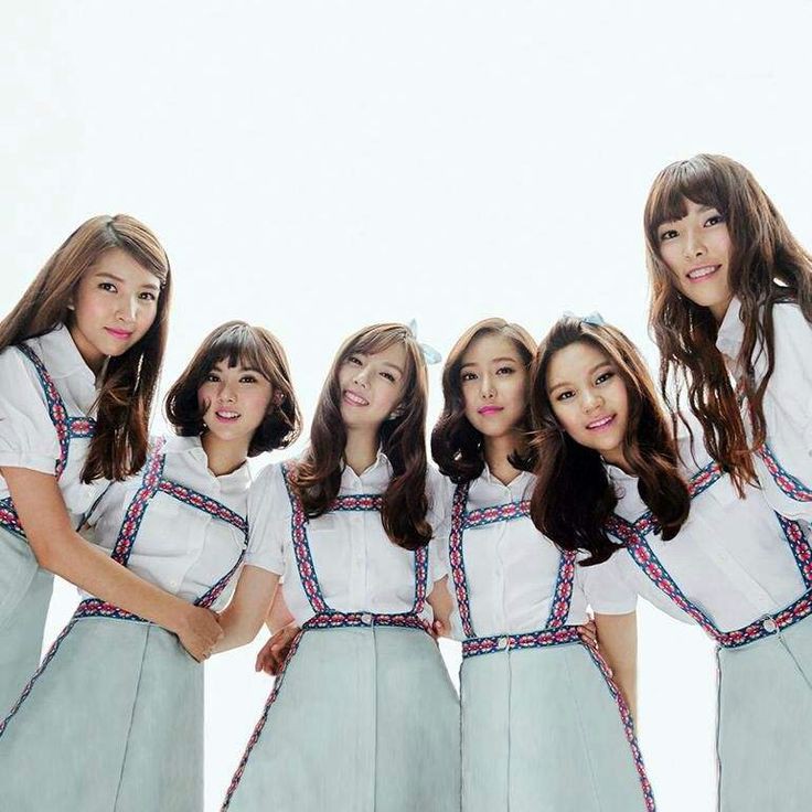 GFRDSOFT's tweet photo. the group everyone in highschool had a crush on https://t.co/qEkbJ4jjdQ