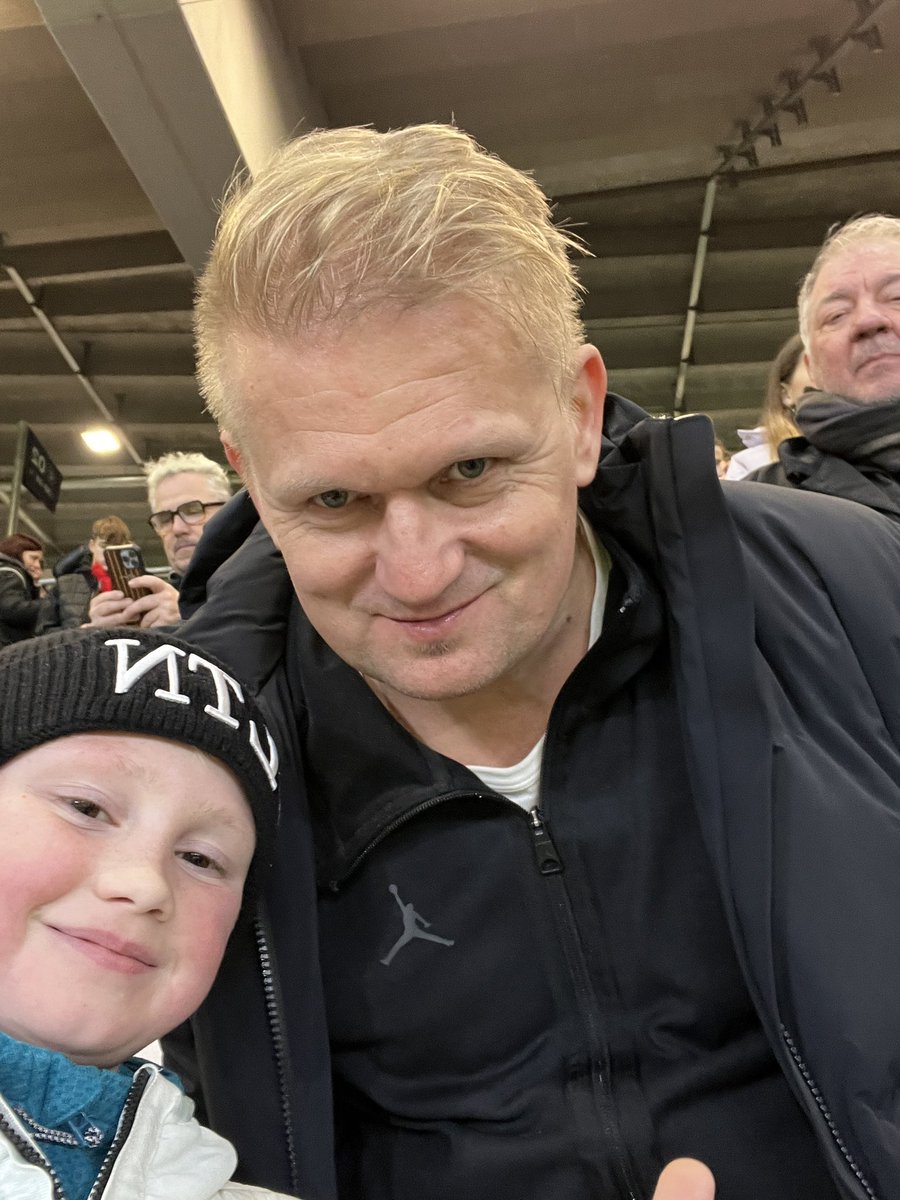 MiniZaba's tweet photo. @alfiehaaland thanks for the photo @KCMANC great to see you again 💙💙 https://t.co/Y9LGQUeaLf
