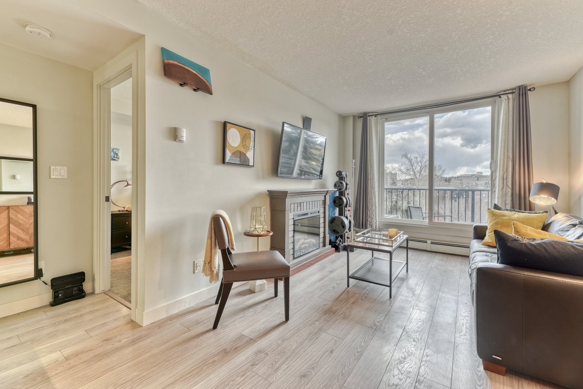 JulieVesuwalla's tweet photo. Our extensively upgraded, top floor, pet friendly Kensington condo has been improved by $10,000! Check it out.
https://t.co/doU1nz26aV
#YYC #YYCre #NWCAlgary #KensingtonYYC #KensingtonCalgary https://t.co/0dtk08qzb6