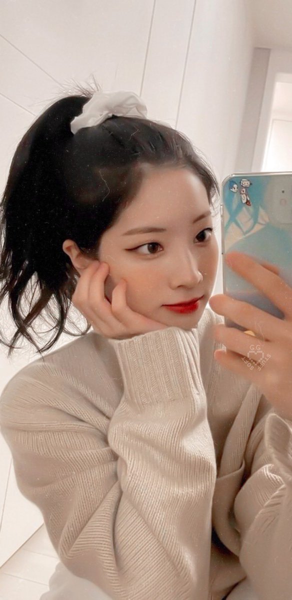 LinZhouPeakMint's tweet photo. ฉันก็คิดอยู่ว่าน้องมี่หน้าเหมือนใครเหมือน ดาฮยอน TWICE ยัยดุ๊บของเรานี่เอง 

#MeePoonyada #TheStar2022 #DAHYUN #TWICE https://t.co/BTywvuZC7O