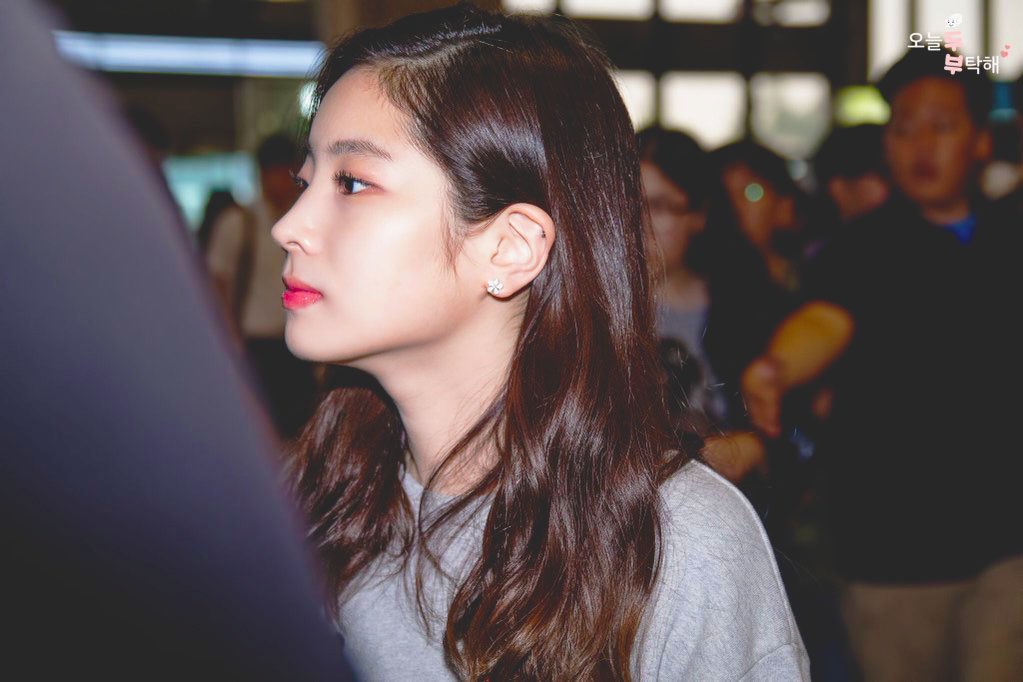 LinZhouPeakMint's tweet photo. ฉันก็คิดอยู่ว่าน้องมี่หน้าเหมือนใครเหมือน ดาฮยอน TWICE ยัยดุ๊บของเรานี่เอง 

#MeePoonyada #TheStar2022 #DAHYUN #TWICE https://t.co/BTywvuZC7O