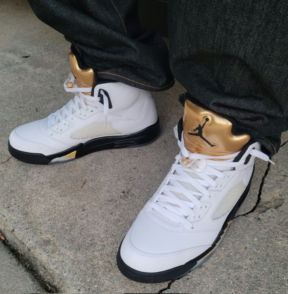 Sam_cash1's tweet photo. "Day 22 #BHMKOTD Da 'Golden Era' @JerLisa_Nicole Today I Decided I'd Come Wit Da' 2016 Jordan 5 'Olympic Gold' Kicks Are Dope & Sticks To Da Script 🔥🔥🔥!"
#MJ23 @Jumpman23
#SNKRS @Nike
#Kicks4Life
#SNKRHD #Dopekicks https://t.co/oVQIbYKUM0