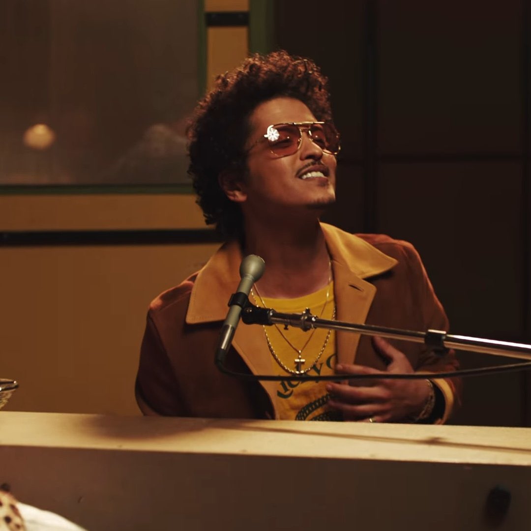 BrunoMarsAccess's tweet photo. NOVO ÁLBUM VINDO AÍ! 

O compositor e produtor Brody Brown revelou em entrevista que Bruno Mars está trabalhando em seu 4º álbum, ele disse que esteve com Bruno em estúdio há duas semanas trabalhando no novo álbum do artista. https://t.co/VockBRp5vY