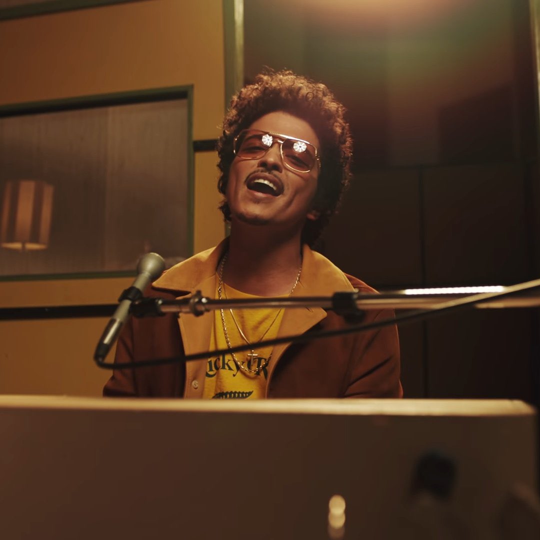 BrunoMarsAccess's tweet photo. NOVO ÁLBUM VINDO AÍ! 

O compositor e produtor Brody Brown revelou em entrevista que Bruno Mars está trabalhando em seu 4º álbum, ele disse que esteve com Bruno em estúdio há duas semanas trabalhando no novo álbum do artista. https://t.co/VockBRp5vY