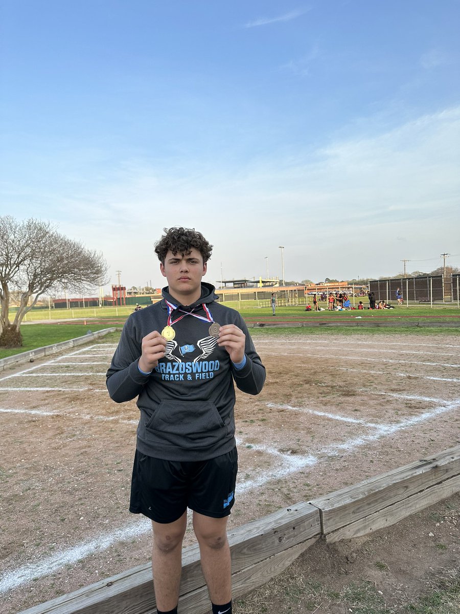 BrazoswoodT's tweet photo. Jackson Deatley placed 1st in Discus and 3rd in Shot Put! 🥇🥉

#BucStrength #BucPride https://t.co/Q4pYXuc7LU