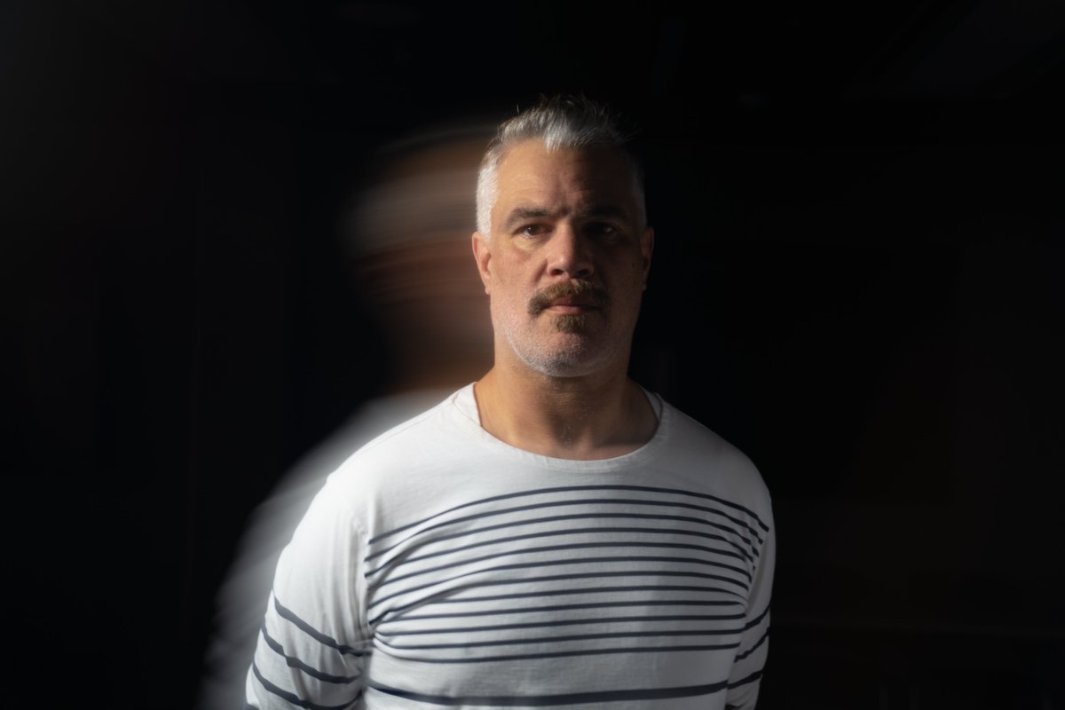uocas's tweet photo. Join us in congratulating Mat Johnson, who has been named a top-10 pick for the 2023 PEN/Faulkner Award for fiction, considered America’s most prestigious peer-juried literary prize. It's a fantastic recognition of his novel Invisible Things. We hope you win, Mat! @UOEnglishDept https://t.co/hmwDstNXj5