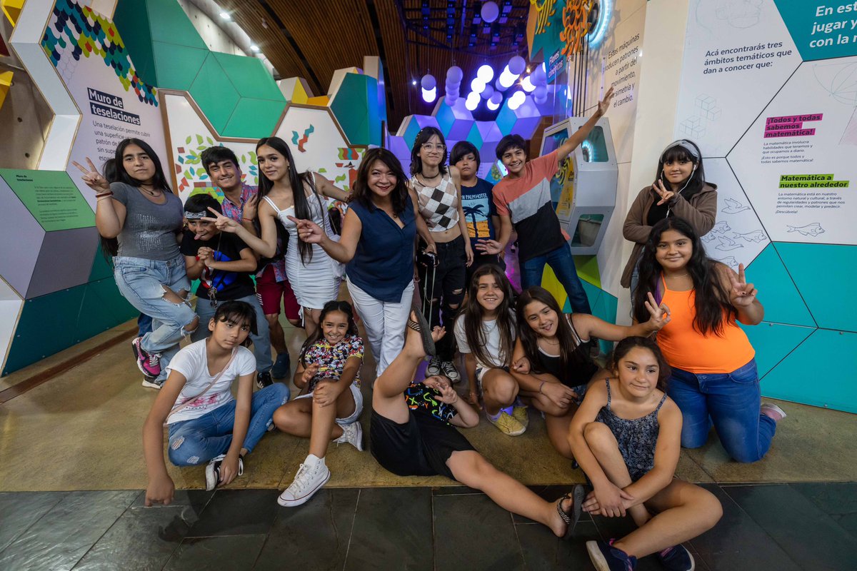 ClaudiaPizarro's tweet photo. El Consejo Consultivo de Niños, Niñas y Adolescentes de La Pintana es una instancia que promueve y practica la participación. Sus integrantes, que suman 25, disfrutaron de una hermosa jornada en el Museo Interactivo Mirador. Así se conocen más y tienden lazos de fraternidad. 💜🦋 https://t.co/vRud2DEpIt