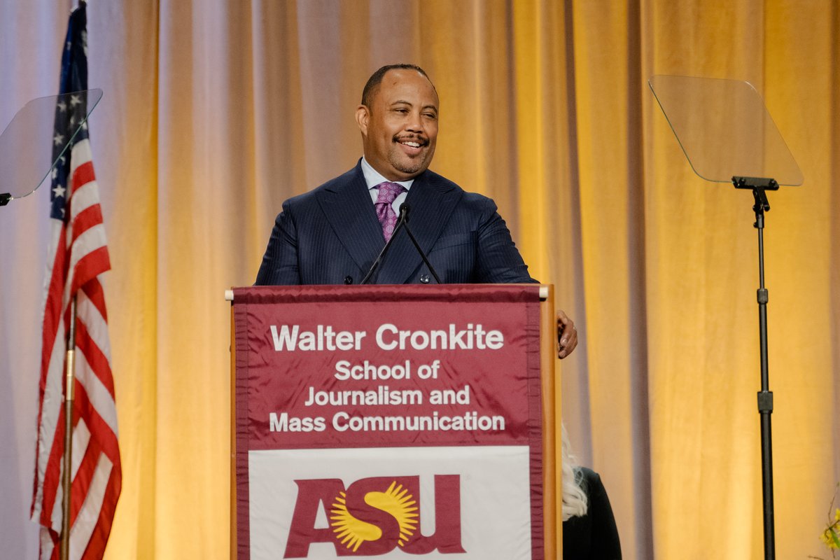 Cronkite_ASU's tweet photo. Yesterday, we presented the 39th annual Cronkite Award to @GayleKing, the award-winning co-host of @CBSMornings!

During the event, King reflected on her career, the importance of local news and those who have paved the way for her to build her own legacy. https://t.co/35GW3m9Sjw https://t.co/l00B35FXPV