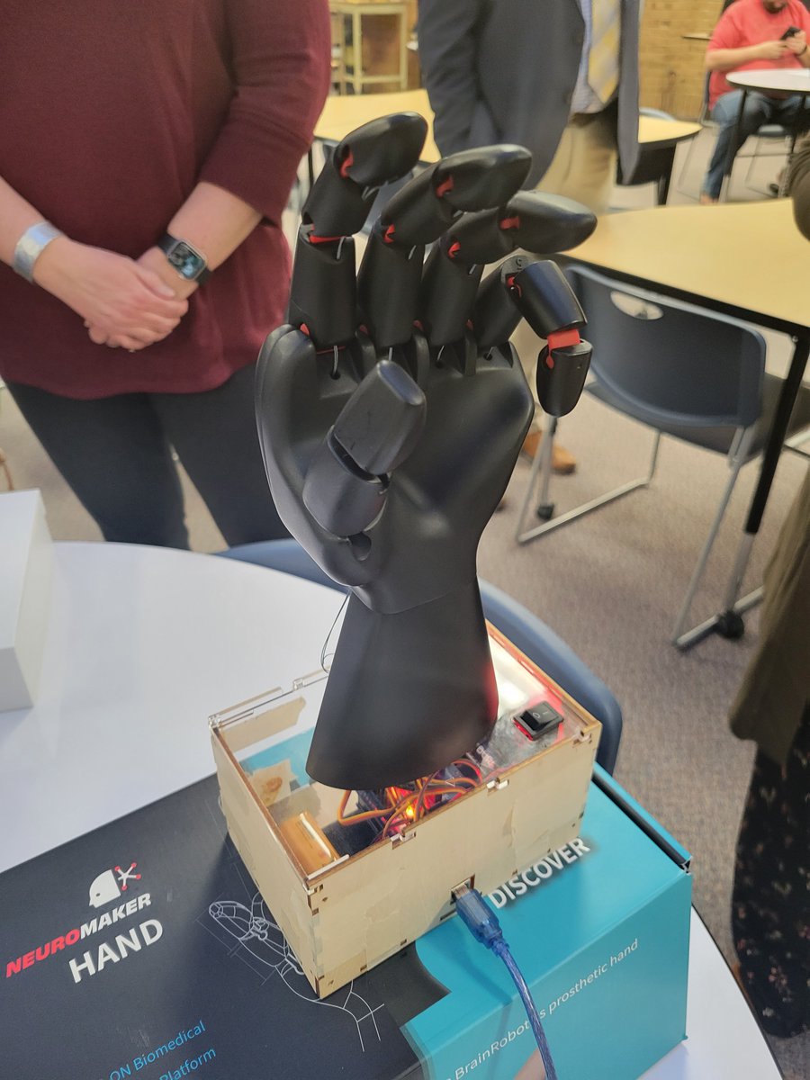 Thank you @WarrenCoCareer student Meghan Stephens, from Springboro Schools, who presented to our BOE on NeuroMaker, a device that tracks your ability to concentrate & responds by moving a robotic hand. More - facebook.com/SpringboroScho… @SpringboroSuper @Boro_Treasurer