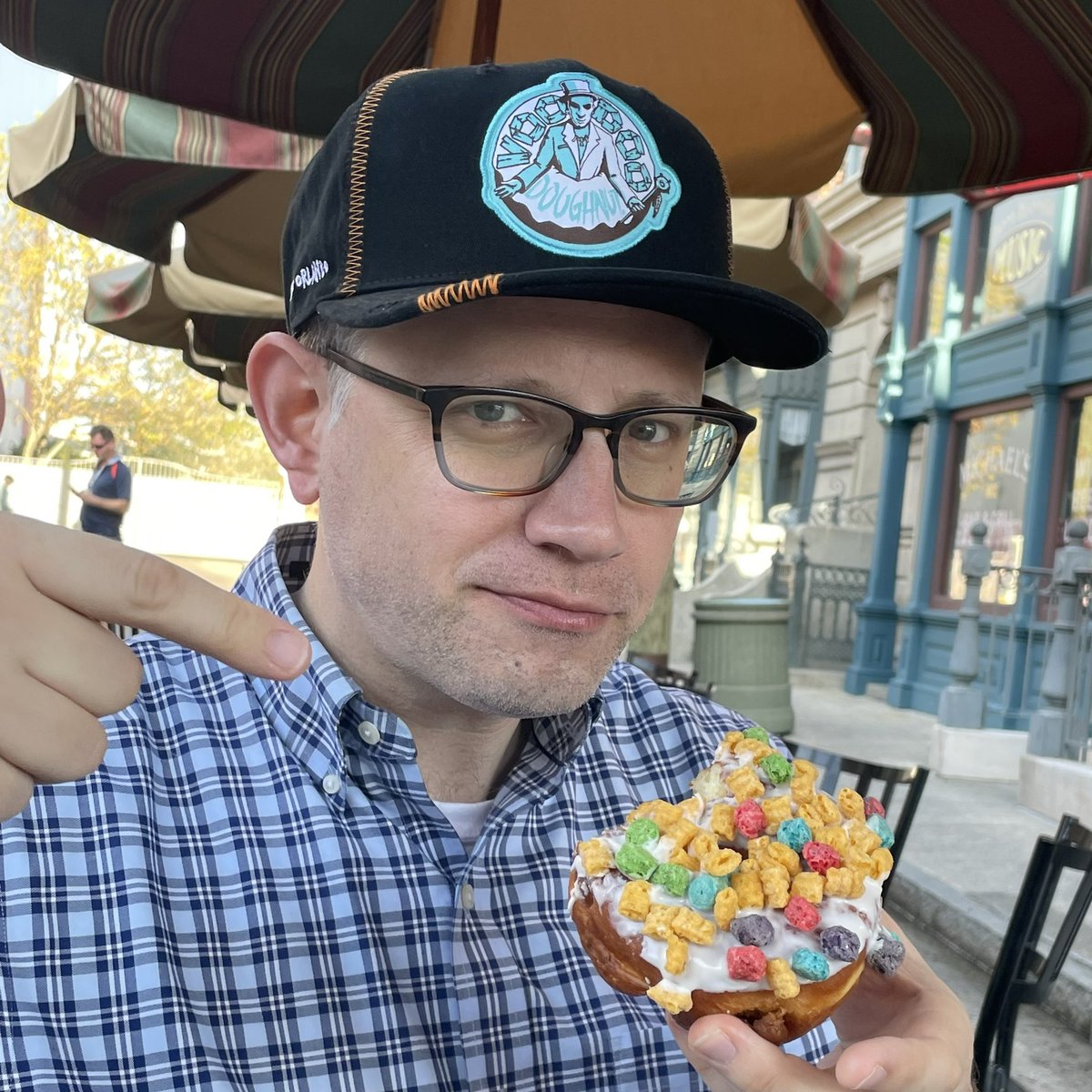 In 2015, I gave a talk at Google. Right before I went on, I saw a magnificent donut with Captain Crunch cereal on top. I passed it up to stay sharp. I’ve regretted it ever since. Until today, when I found the “Oh Captain, My Captain” at @VoodooDoughnut. I ate 2. I regret nothing.