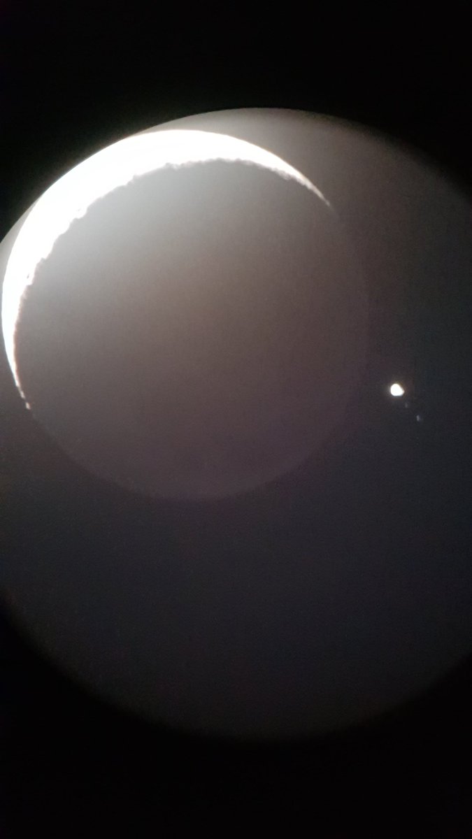 gbalseir's tweet photo. @ceretta_alberto @SilviaBarzi @VueltaUniverso Lo mejor que pude... con un AstroF1 Celestron y celular... en una se ven dos satélites galileanos...Luego de Júpiter los vi ocultarse en la Luna https://t.co/Hvf5ridYoN