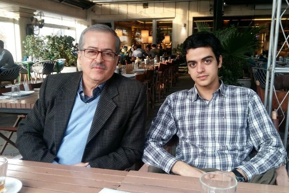 ArviinSh's tweet photo. For the past 3 years, #AliYounesi has been kept in solitary confinement under torture, denied the choice of a lawyer and medical care, so that the IRI can make a confession out of him.
His father #MirYounesYounesi has been abducted by the security forces recently.
#IRGCterrorists https://t.co/XrI32HKLHr