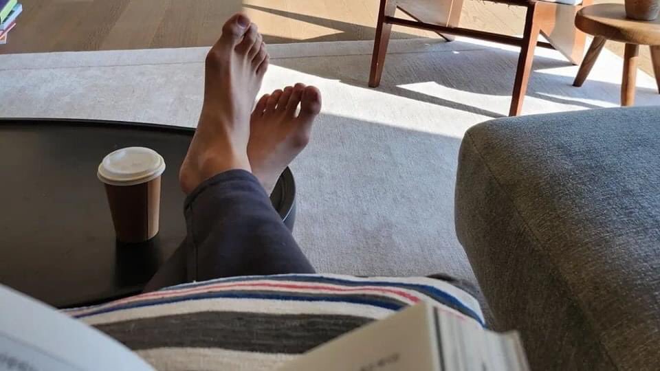 kimnbr_fb's tweet photo. 📸 | 🦶 

#RM #NAMJOON #BTS @BTS_twt https://t.co/tWUsn9at0Y
