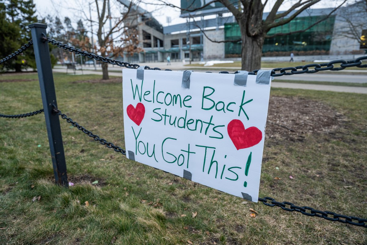 michiganstateu's tweet photo. So many supportive messages across campus. 💚 https://t.co/BZDaPTbtwW