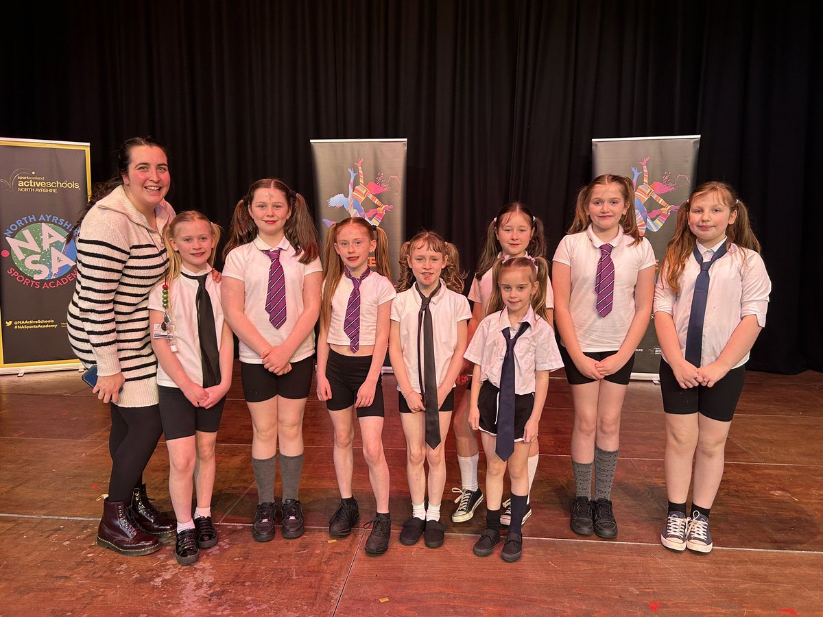 SaintJohnsRC's tweet photo. Super proud of these wee ‘revolting’🌟🌟🌟. A big thanks to Mrs C and Mrs G for helping to prepare the girls 🤗. Thanks @NAActiveSchools @ActiveSchoolsNM  @ActiveSchoolsCH we really enjoyed our afternoon 👯‍♀️. #weloveMatilda https://t.co/Gw1Yzy0reY