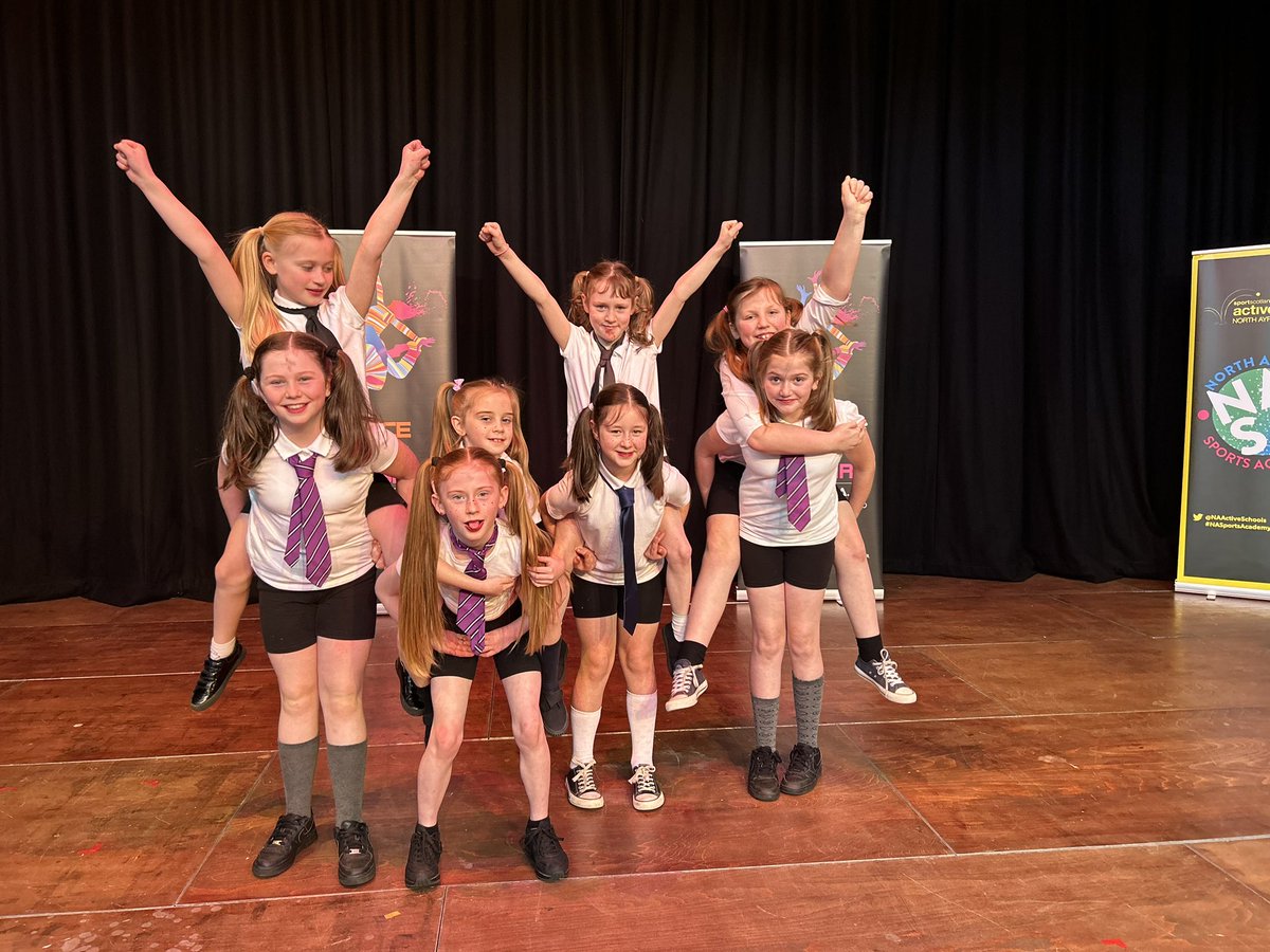 SaintJohnsRC's tweet photo. Super proud of these wee ‘revolting’🌟🌟🌟. A big thanks to Mrs C and Mrs G for helping to prepare the girls 🤗. Thanks @NAActiveSchools @ActiveSchoolsNM  @ActiveSchoolsCH we really enjoyed our afternoon 👯‍♀️. #weloveMatilda https://t.co/Gw1Yzy0reY