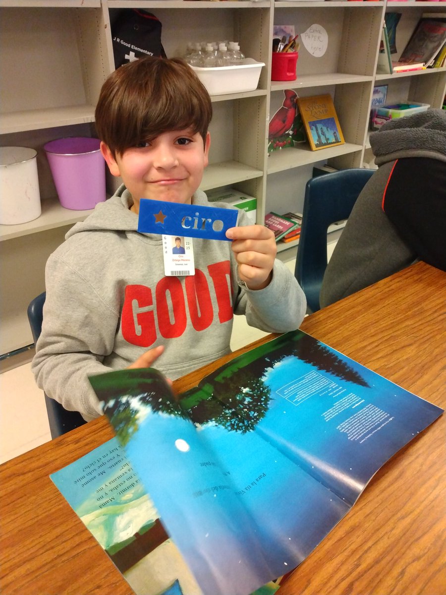 Good_Library200's tweet photo. Unbeatable collaboration of Art, Literature and Science with 3rd grade! Kids designed and printed their own 3D bookmarks with the help of Ms. Q, Ms. Huber and Ms. Sosa. They can't wait to read! 
#iisdlibraries #iisd #johnrgood #3dprinting #collaboration https://t.co/2Uv3fnOH6p