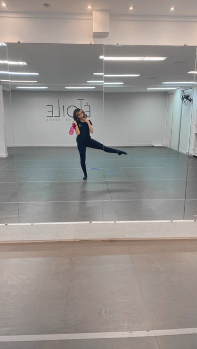 2 pic. Hoje eu vou precisar de for&ccedil;a e um delineado bonito pra sobreviver https://t.co/iZ6FAShNf3