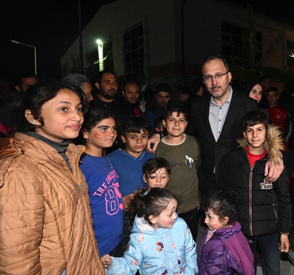 İskenderun Gençlik Merkezimizde misafir ettiğimiz çocuklarımız ile buluştuk. 

Onların umudunu, neşesini, gülüşlerini birlikte çoğaltacağız.❤️