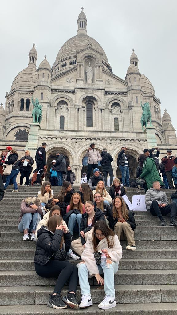 lgs_modlangs's tweet photo. Fab day seeing beautiful Paris 😍 Obligatory coffee stop too, bien sûr! https://t.co/OcFaWY2LT3