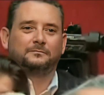 ResilienteTop's tweet photo. Si eres madrileñ@ y mileurista, los próximos 40 años tendrás que madrugar, meterte en un atasco o en el metro abarrotado para ir a trabajar y ganar los 300.000 €, q Tomás Díaz Ayuso consiguió x la cara mientras, IDA dejo morir a miles de ancianos, piénselo cuando vayas a votar. https://t.co/vwWX2sce3L