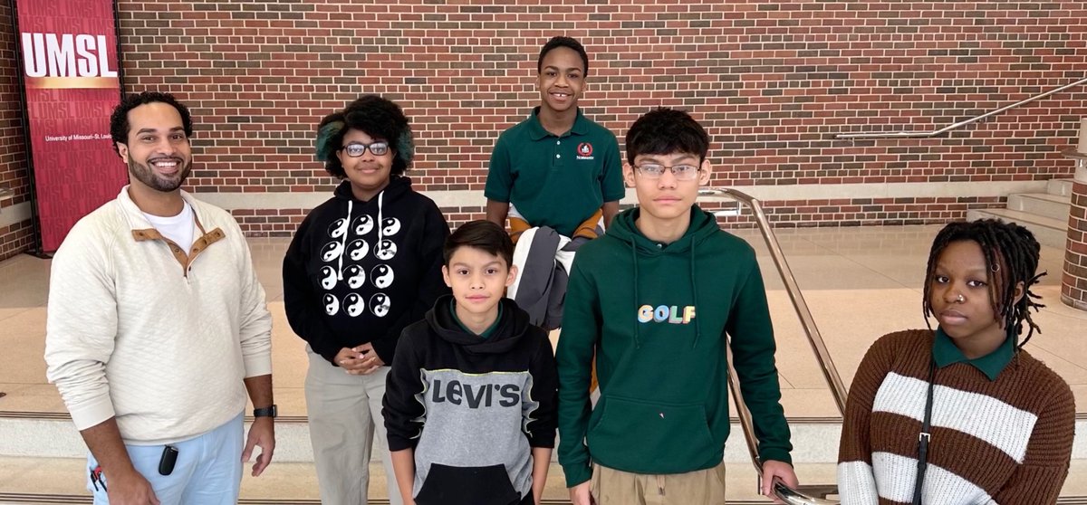 NormandySC1's tweet photo. 7th & 8th graders from Obama & Jefferson Schools participated in the @DesLeeFineArts Festival. Congrats to Ethan Robinson, Arturo Morales, and Abasai Morales who received Best of Show Honorable Mention for their artwork!
#NormandyStrong #ArtsinEducation https://t.co/1YrMR7zbfN
