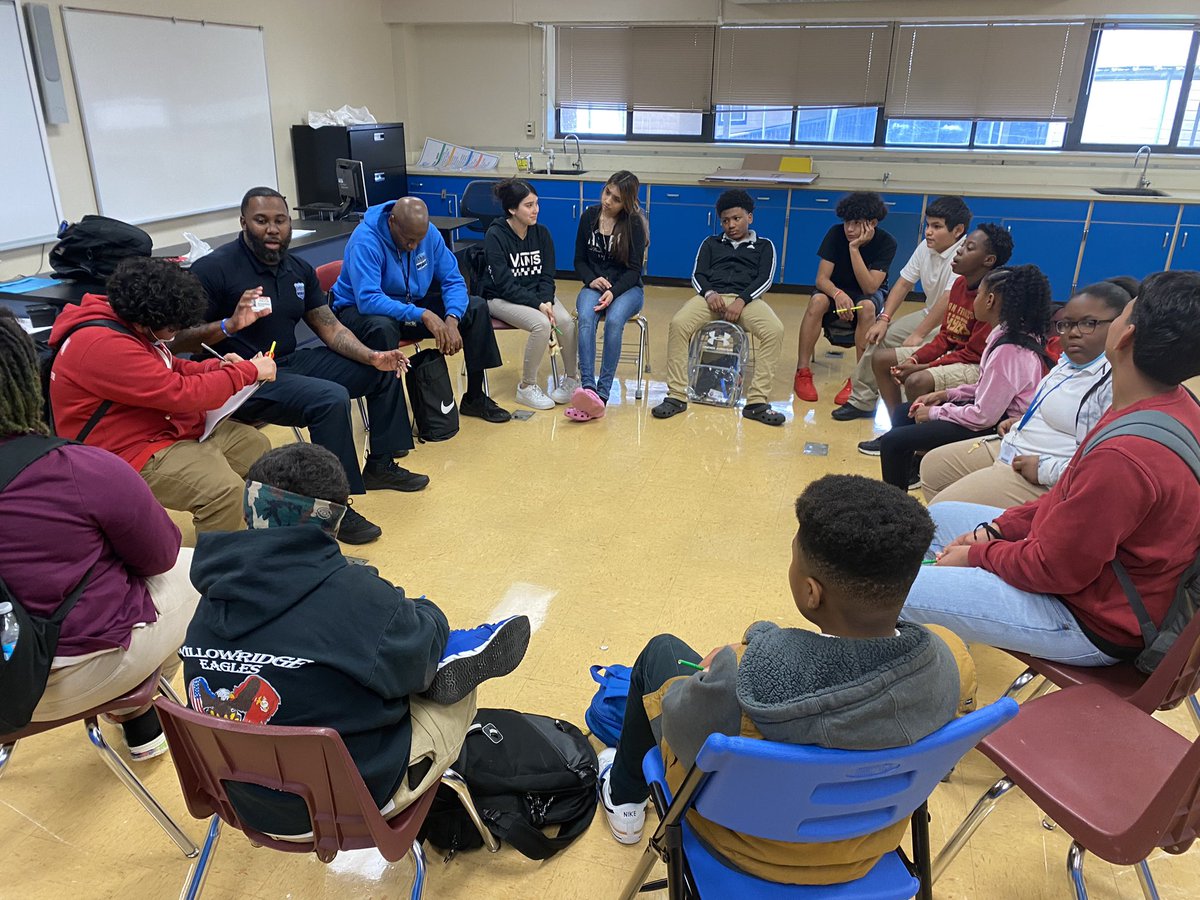 Shout out to @GhpalG and his team for educating our students on dating violence. It takes a VILLAGE! @Welch_WolfPack @everettd07 @DrLadora @HISD_ACC @SELHISD @TeamHISD @HISDMiddleSchls @WelchWraparound @welchmslibrary @houstonpolice @HISDPolice