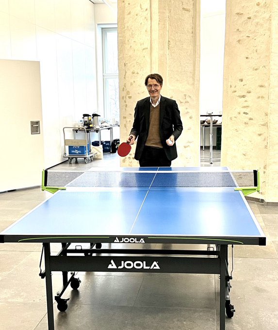 Jetzt diesen seltsamen Typen in Tischtennis auseinandernehmen