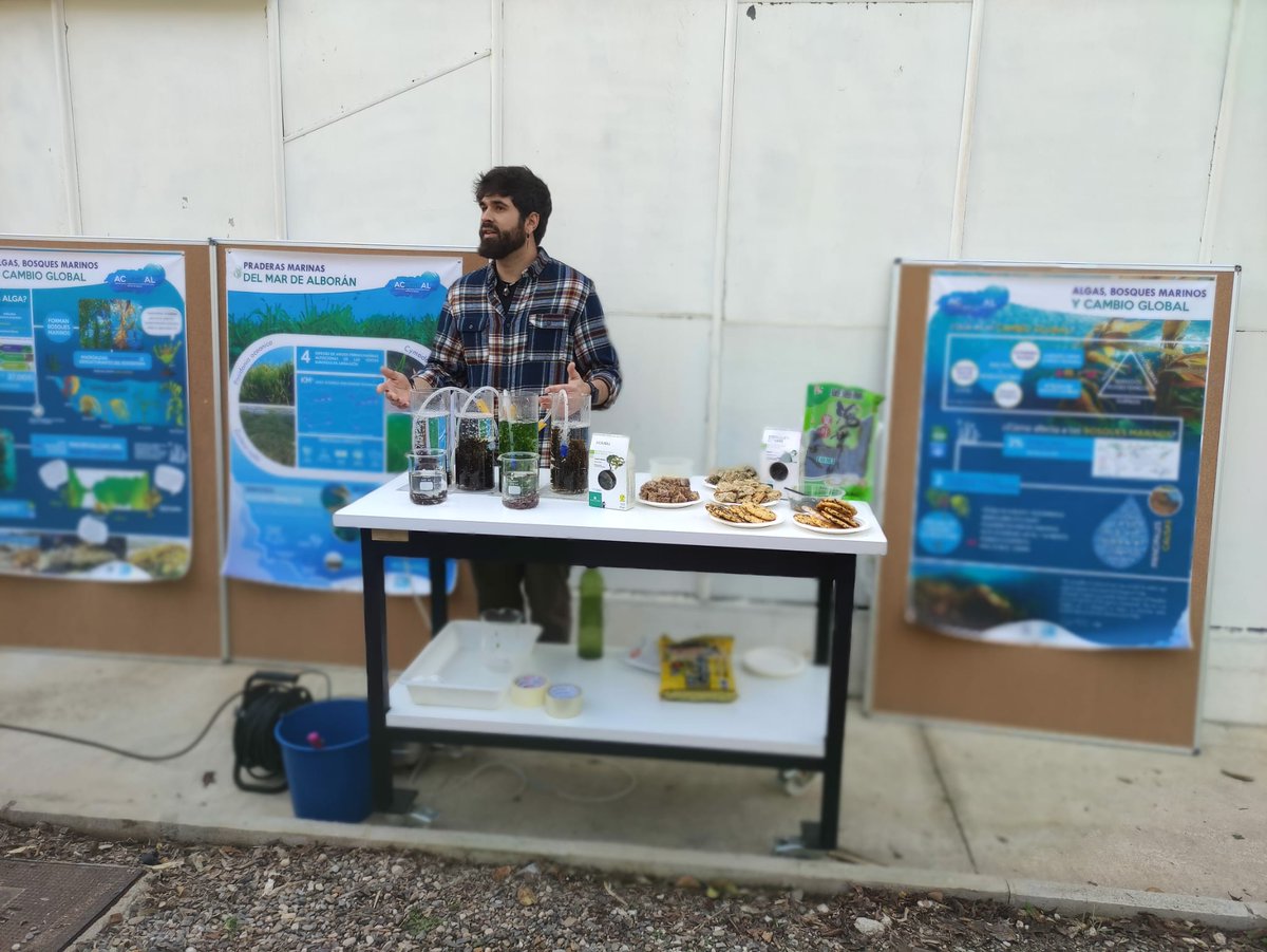 IBYDAazul's tweet photo. Cristina González, Elena Bañares y José Luis Ferres han impartido el taller "Algas y otras especies marinas" en la II Jornada de Divulgación y Educación Ambiental del #IBYDA 💧.
👉🏻 Conoce todos los detalles en nuestra página web: https://t.co/N9CFnmooTD
#divulgacionAzul https://t.co/RlkkYrwjbN