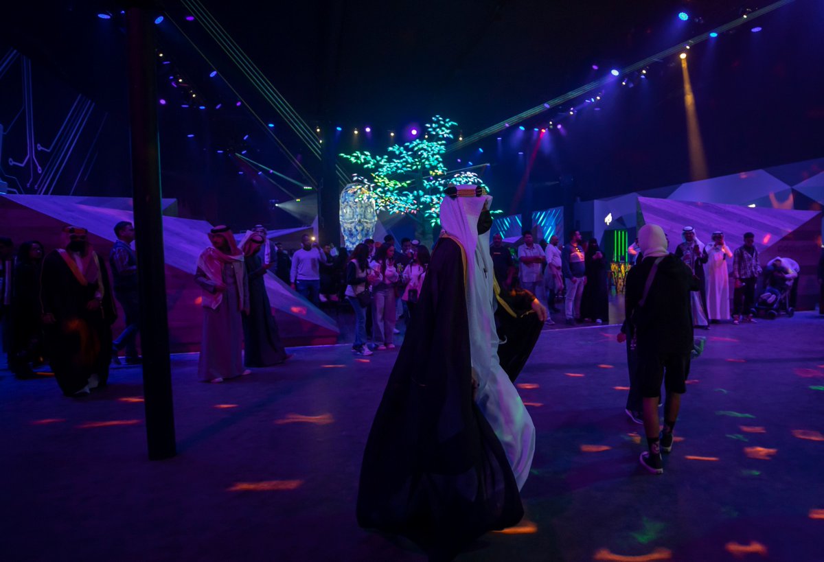 RiyadhSeason's tweet photo. أجواء موسيقية مع الدي جي 🎛️
نستمتع فيها مع زوَّارنا في #يوم_التأسيس بمنطقة ايريا 15 في #بوليفارد_وورلد 🇸🇦✨
احجز تذكرتك الحين 🌍
https://t.co/JTyOFMKdHS
#تقويم_الرياض https://t.co/aWPi3AIf0C