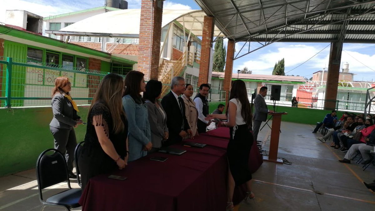 ignacio_rubi's tweet photo. Con el objeto de reconocer el esfuerzo de l@s maestr@s y otorgarles certeza y estabilidad laboral, entregué en representación del Gobernador @alfredodelmazo 814 Nombramientos de Basificaciones en la Región XVl #Tenancingo.
@somoscecytem @geramonro05 @hectorgs4437 https://t.co/FeLSZ00EaT