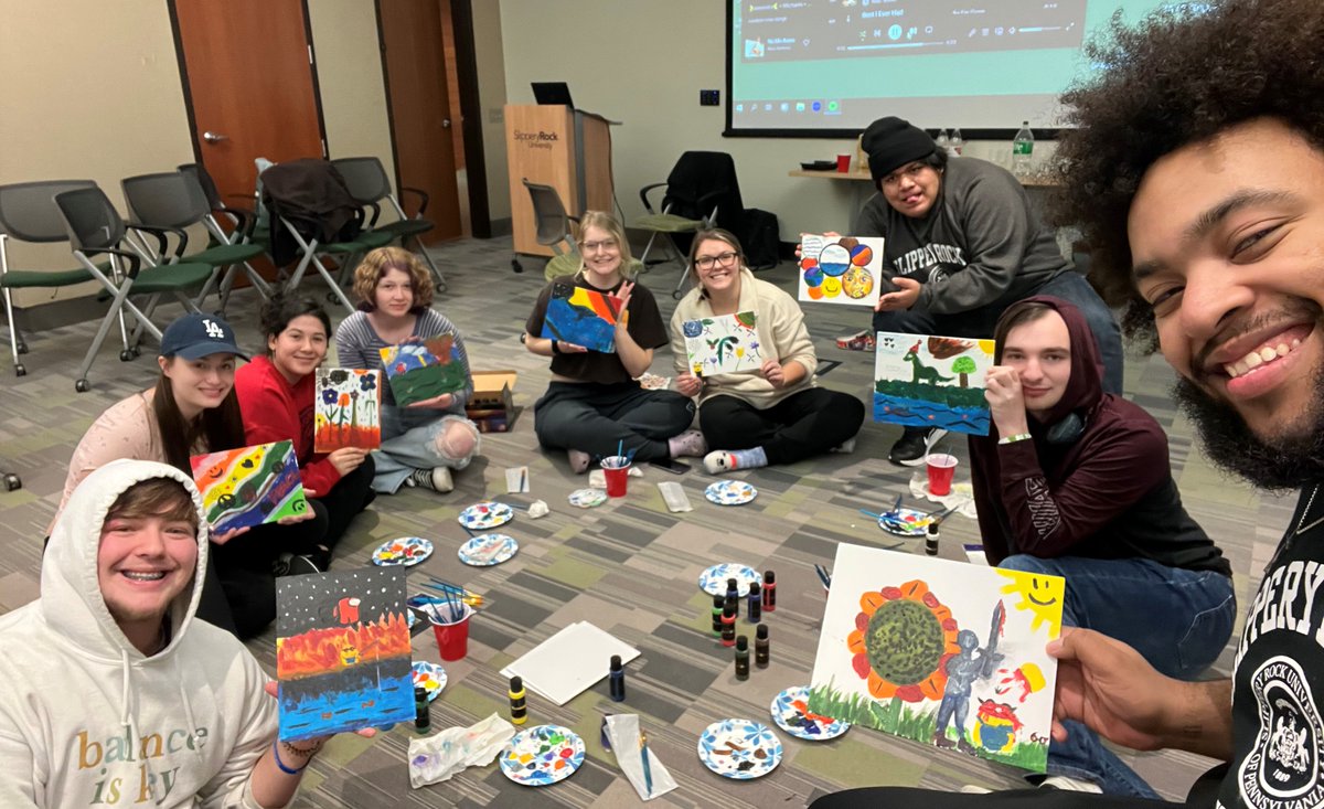 sru_ocel's tweet image. Last night, during the Bonner Love event, the Bonners had a paint and sip!🍹

They made mocktails and passed canvases around in a circle, creating group paintings.🎨

#Bonnerleaderprogram #OCEL #sru #Spring2023 #civicidentity #volunteering #community