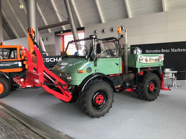 UnimogCommunity's tweet image. Die #RetroClassics kann losgehen: Die Aktiven des Unimog-Club Gaggenau und des Unimog-Museum freuen sich ab morgen auf viele Gäste in Halle 7. Bis Sonntag findet die sehenswerte Oldtimermesse in Stuttgart statt. Mehr auf unimog-club-gaggenau.de/news

#unimog #ucg #unimogclubgaggenau