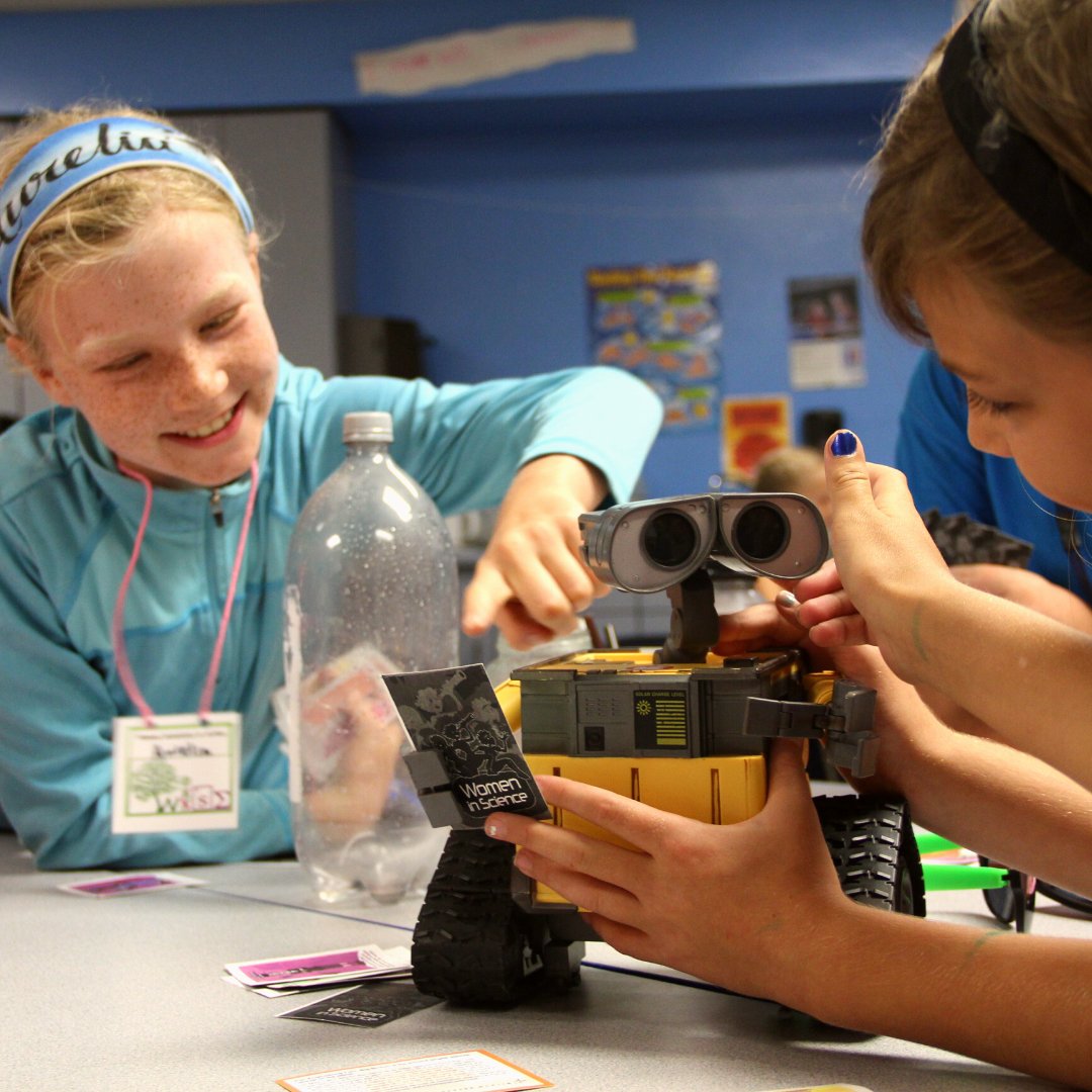 fleetscience's tweet photo. It’s #WomeninSTEM Wednesday! 👩‍🔬  
Today we celebrate BE WiSE. BE WiSE events spark interest and build knowledge for female and female-identifying STEM students. Read the latest Fleet in the Community blog to learn more: https://t.co/8g03MntKGV 
#fleetscience #STEMforall https://t.co/lB2u3AaE4i