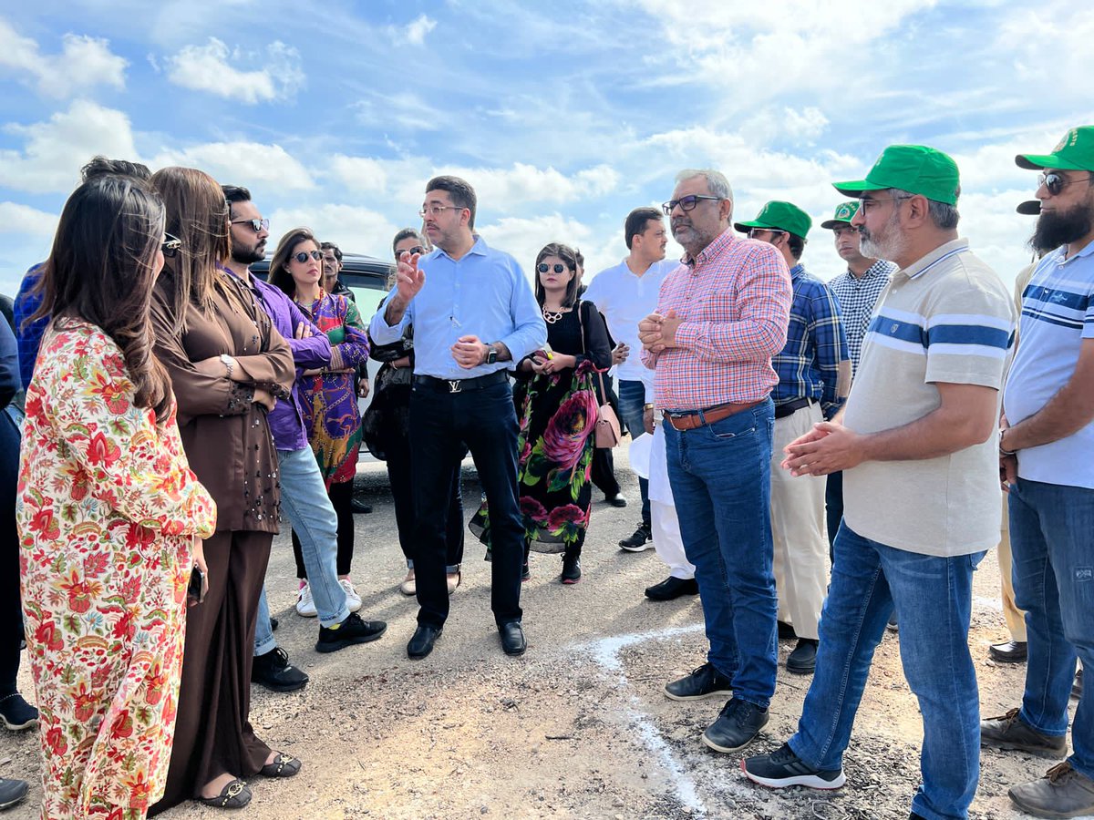 ShehzadSadiq6's tweet photo. Minister, Forests SINDH Nawabzada Taimur Talpur along with a team of media persons visited mangrove forests of Keti Bundar and Inaugurated the Spring Tree Planting Campaign, 2023 by planting a mangrove sapling at Hajamro Creek, Keti Bundar, District Thatta. https://t.co/LRi18epmiN