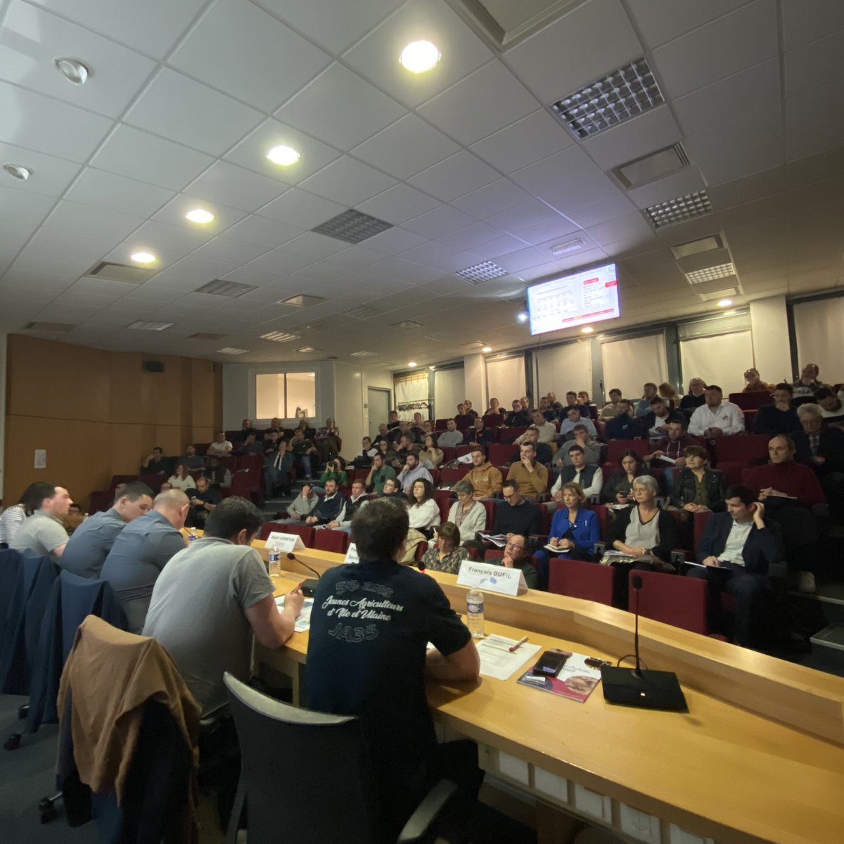 📣 Ce soir se déroule l’assemblée générale des JA35 ! 

Merci à nos partenaires d’être présent à nos côtés ce soir ! 😁